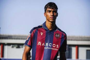 El defensor del Levante, Martín Krug.