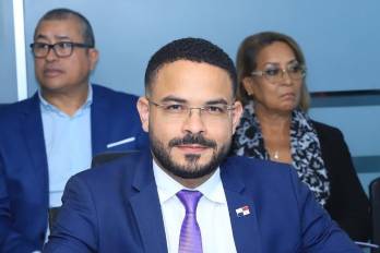 El diputado independiente del circuito del 8-6, Betserai Richards.