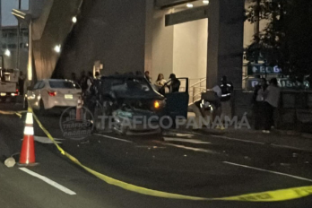 Una persona fallecida dentro de un vehículo frente a la estación del metro de Paraíso en el distrito de San Miguelito.