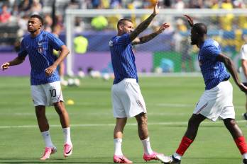 Jugadores de la selección de Francia durante el calentamiento.