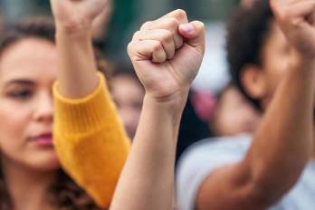 Derechos, justicia y acción para todas las mujeres y niñas