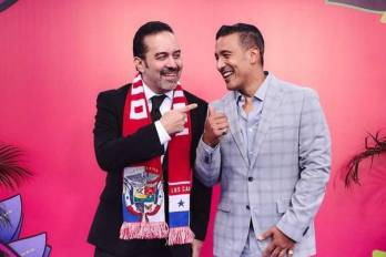 Alberto Gaitán expresó su emoción por el reconocimiento obtenido junto a Gloria Estefan y su esposo y productor Emilio Estefan