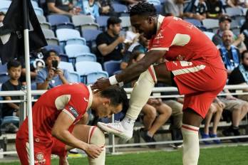 José Luis Rodríguez (izq.) celebrando con uno de sus compañeros el 0-1 ante el Minnesota United.