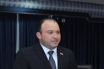 Diputado Carlos Saldaña, diputado por la libre postulación.