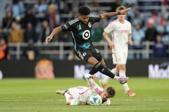 Carlos Harvey durante un partido con el Minnesota United ante el St. Louis City.
