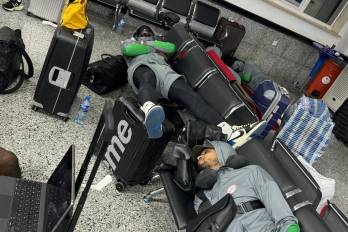 Jugadores de la selección de Nigeria estuvieron más de 12 horas en el Aeropuerto de Libia.