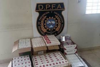 Cajas de cigarrillos de diferentes marcas de presunto contrabando decomisado por la Aduanas.