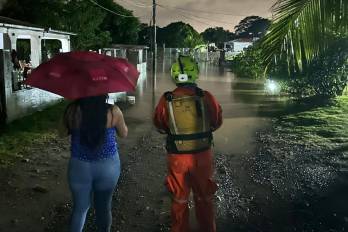 En el sector de La Mireya se procedió con la evacuación preventiva de varias familias