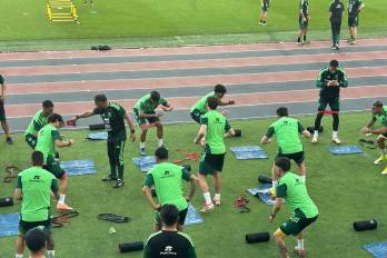 La selección de México durante su entrenamiento en el estadio Rommel Fernández.