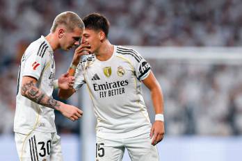 Franco Mastantuono (izq.) junto con Arda Güler durante el partido frente al Osasuna.