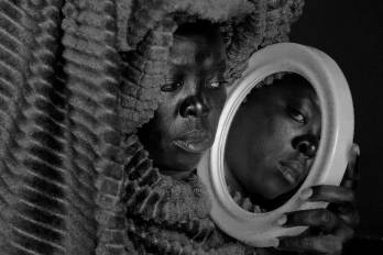 Imagen de la serie Somnyama Ngonyama.