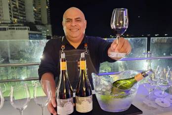 Los vinos de la línea Floresta refrescaron la noche en la terraza.