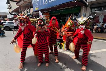 El Gran Desfile Nacional Danza de Diablos reunió la tarde de este sábado 15 de agosto en Chitré (Herrera), a más de 40 delegaciones provenientes de distintas regiones del país.