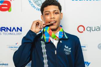 Gerald Flores tras obtener la presea de bronce en lucha.