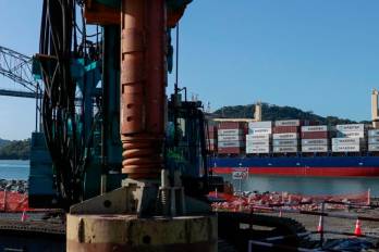 El primer pilote se ubicará en la pierna norte del puente, ubicada en el área de tierra firme, mientras avanzan en el relleno marítimo de más de 11.000 m³ en el lado sur.