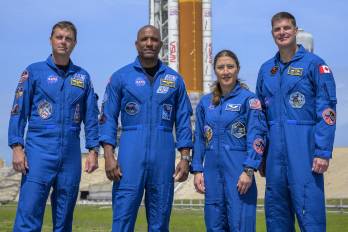 En esta imagen facilitada por la NASA, los astronautas de la NASA Reid Wiseman, comandante de Artemis II, a la izquierda; Victor Glover, piloto de Artemis II; Christina Koch, especialista de misión de Artemis II; y el astronauta de la CSA (Agencia Espacial Canadiense) Jeremy Hansen, especialista de misión de Artemis II, a la derecha.