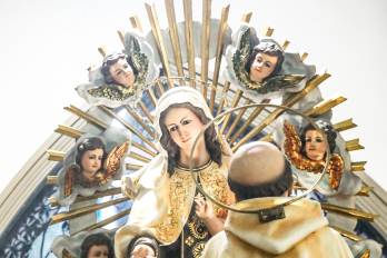 La devoción a la Virgen del Carmen en Taboga combina historia, tradición y milagros que perduran desde el siglo XVII.