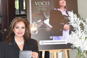 Esperanza Navarro y su obra ‘Voces apagadas’.