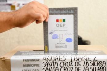 Más de 7,9 millones de bolivianos decidirán entre el exmandatario Jorge Quiroga (2001-2002), ingeniero de 65 años, y el senador Rodrigo Paz, economista de 58.