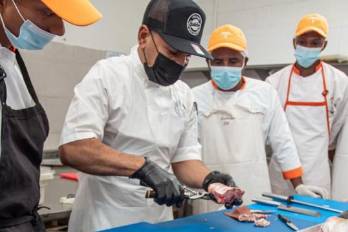 La compra directa a productores agrícolas y pescadores artesanales da valor agregado a la gastronomía.