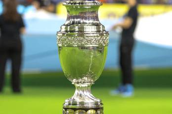 El trofeo de la Copa América.