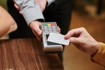 El manejo de efectivo eleva los costos operativos de los negocios.