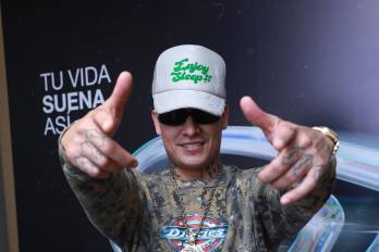 El rapero mexicano se presentará en suelo panameño el próximo jueves 25 de septiembre en los Premios Juventud.
