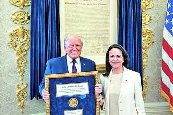 María Corina Machado afirma que Venezuela entra en fase decisiva hacia la democracia y entrega medalla del Nobel de la Paz a Trump