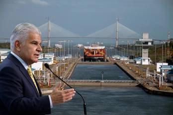 El mandatario evaluó con los asesores de la ACP los megaproyectos. La jornada incluyó el otorgamiento de la orden Vasco Núñez de Balboa al almirante William J. Flanagan.