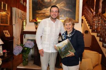 Encuentro entre el embajador estadounidense y la expresidenta.