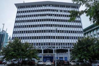 Fachada del Ministerio de Economía y Finanzas en el edificio AVESA.