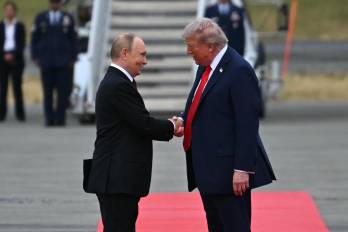 Trump recibió en la pista a su homólogo ruso Vladimir Putin.