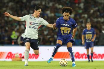 Adalberto Carrasquilla durante un partido con el Pumas.