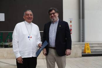 Ulloa y Kraselnik fueron los encargados de entregar la carta a los dirigentes bananeros.