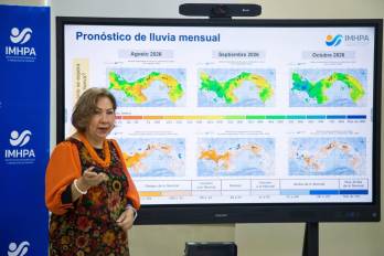 Luz Graciela de Calzadilla, directora general del IMHPA este 29 de julio, mientras informaba ante medios que el embalse de Bayano registró en julio un caudal 37% por debajo de su promedio histórico debido al El Niño.