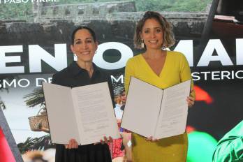 La ministra de Cultura María Eugenia Herrera y administradora general de la ATP, Gloria De León Zubieta.