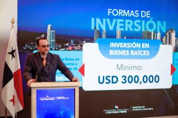 El ministro de Comercio e Industrias, Julio Moltó, presenta la nueva plataforma digital.