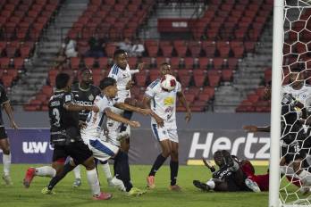 Instantes del partido entre el Veraguas United y el Alianza.