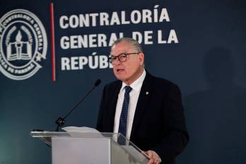 Contralor General de la República Anel Flores