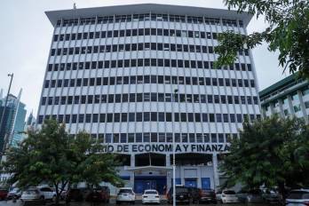 Gobierno defiende manejo de deuda pese a aumento de $300 millones en 2026.