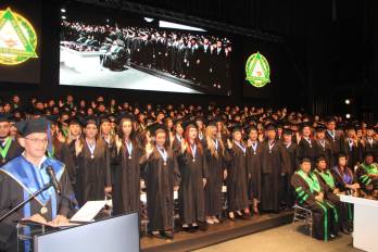 206 profesionales de Enfermería egresan de la Universidad de Panamá en medio de la falta de vacantes