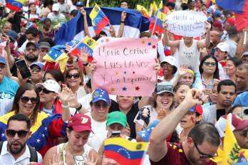 La premio Nobel de la Paz y líder de la oposición venezolana presidió una concentración de la diáspora en suelo panameño.