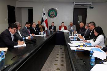 Presidenta de la Asamblea y bancadas analizan reforma electoral