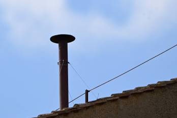 Chimenea instalada sobre la Capilla Sixtina.