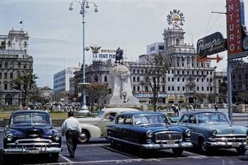 Plaza San Martín en Lima, Perú, 1950. Colección Privada de Jean Pierre Lemmonier.