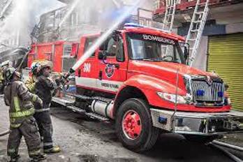 ¡Loor a nuestros bomberos mártires y honores a nuestros símbolos patrios!