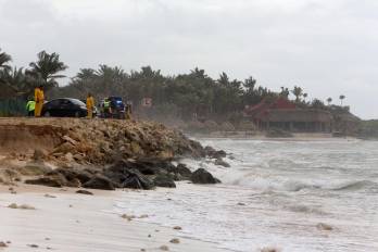 Personal de Protección Civil, Ejercito Mexicano y Policías del Estado realizan rondas de vigilancia, en playas de Tulum en Quintana Roo (México). Imagen de archivo.
