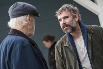 Rossif Sutherland interpreta al detective Karl Alberg, quien descubre más sobre su pasado a medida que avanzan las temporadas.