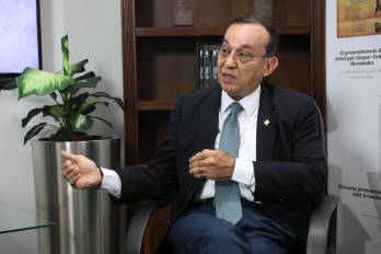 Eduardo Flores Castro, rector de la Universidad de Panamá, culminará en septiembre de 2026 sus 10 años de gestión correspondientes a dos periodos consecutivos.