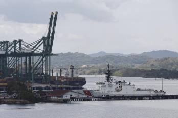 La venta por parte del grupo hongkonés CK Hutchinson a la estadounidense BlackRock de las participaciones de los puertos panameños de Balboa y Cristóbal se retrasará más allá del plazo del 2 de abril.